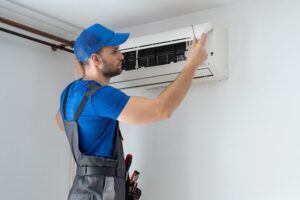 تعمیر کولر گازی در محل: چه زمانی باید تعمیرکار خبر کنیم؟